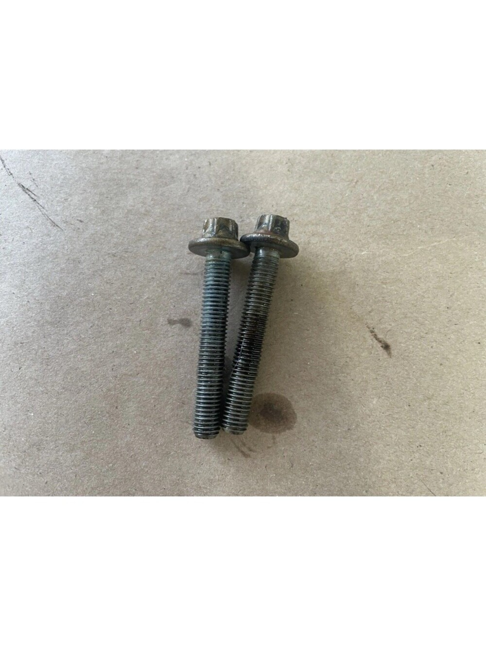🟢2X LEFT CYLINDER HEAD SCREWS A 0029909722 MERCEDES-BENZ E320 E430 W210 OEM